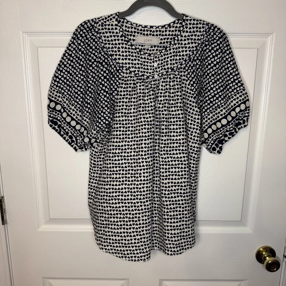 LOFT Black and White Geometric Blouse with Heart Pattern Size Small GUC